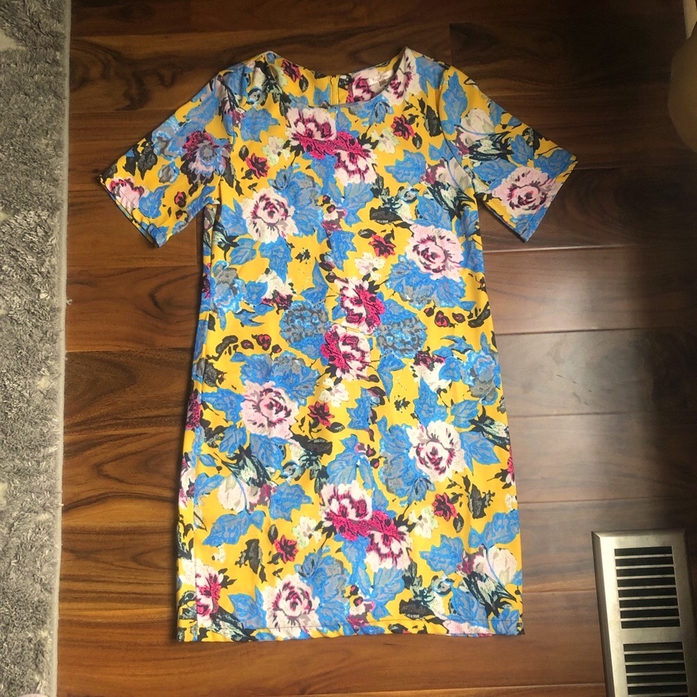 Vibrant Tropical Floral Short Sleeve Dress